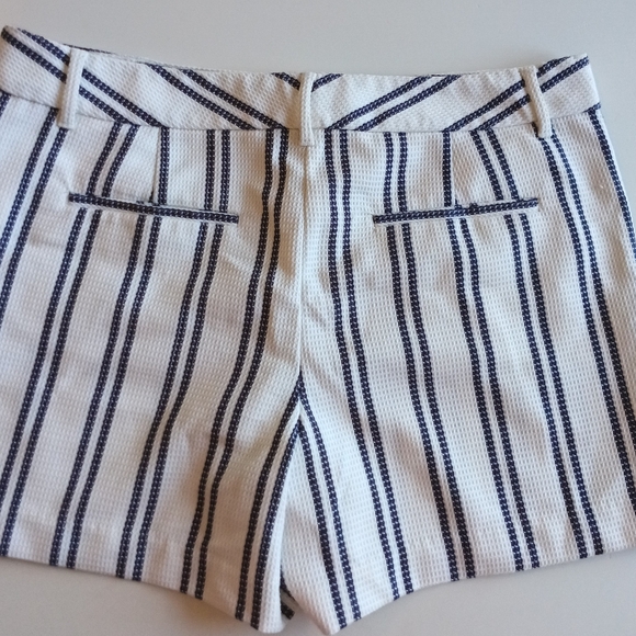 Ann Taylor Factory Signature Shorts Size 12 White Navy Stripe Preppy Summer - Picture 2 of 6